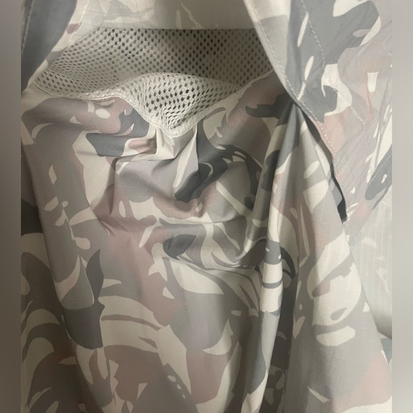 Avia Women's Green and Gray Camouflage Hiking Vest! NWT! Size XL! - Picture 7 of 7